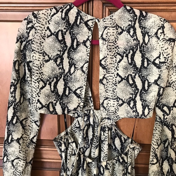 Snake print cut out jumpsuit - Picture 5 of 5